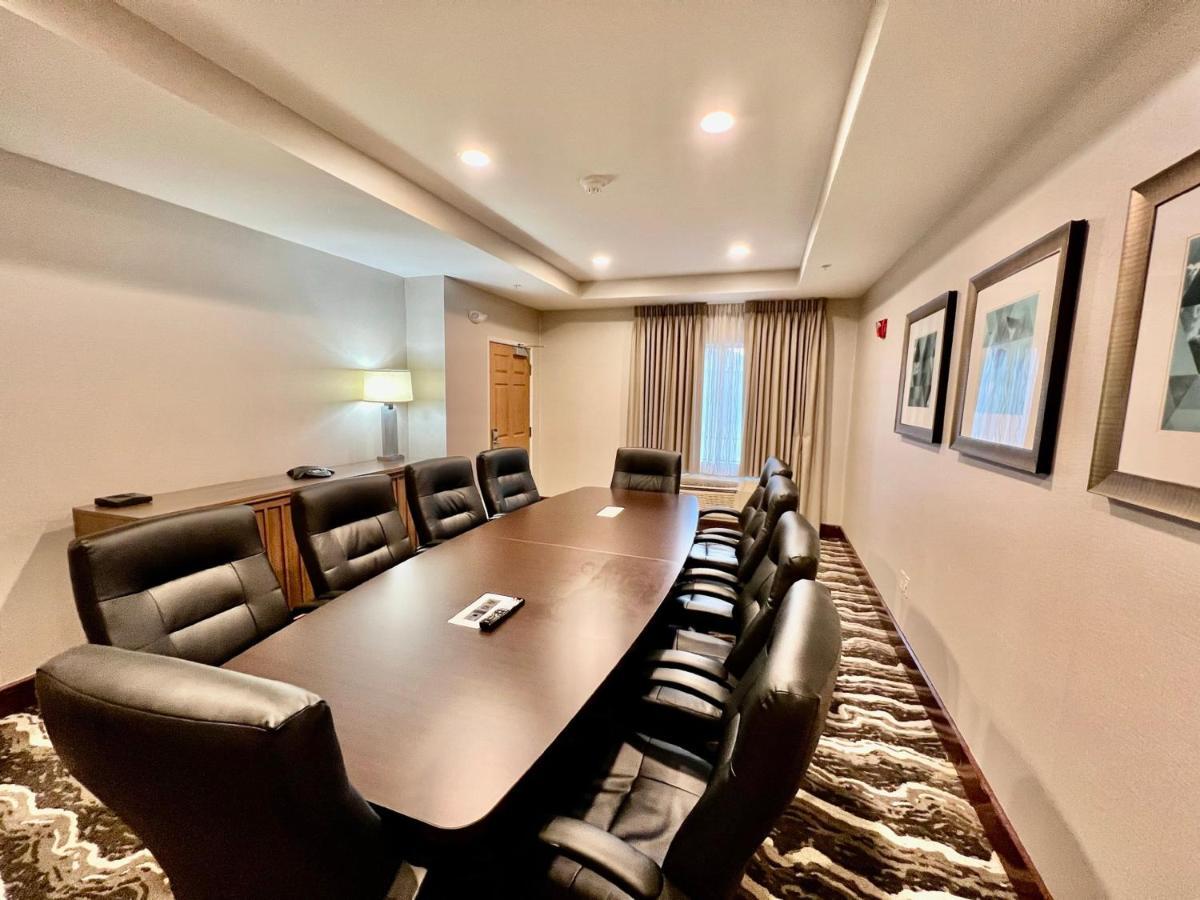 Staybridge Detroit-novi By Ihg 3*